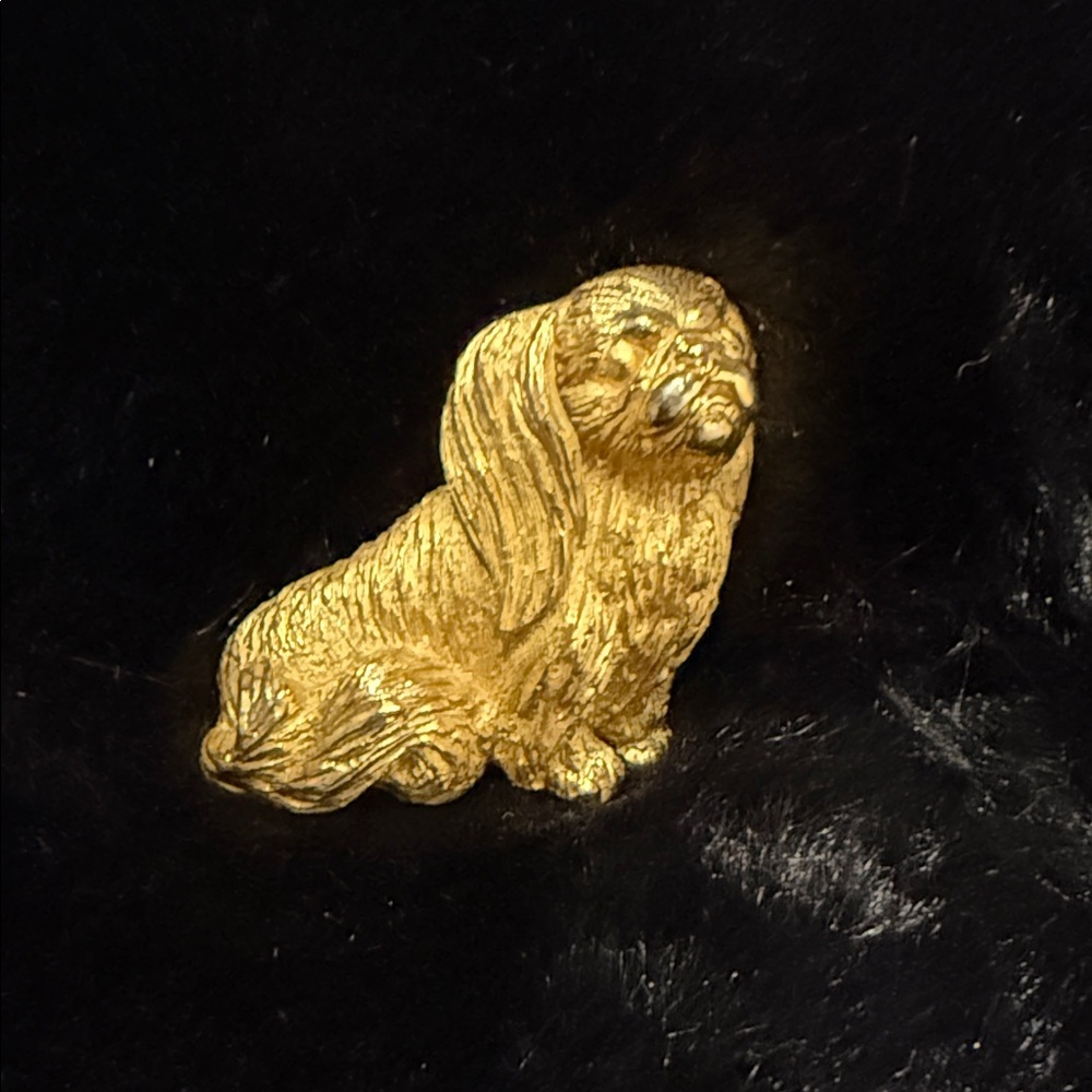 Vintage Trifari Gold Tone Pekinese Brooch